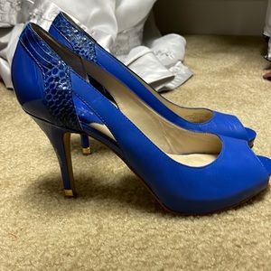 Like new Marc Fisher heels in pretty blue
